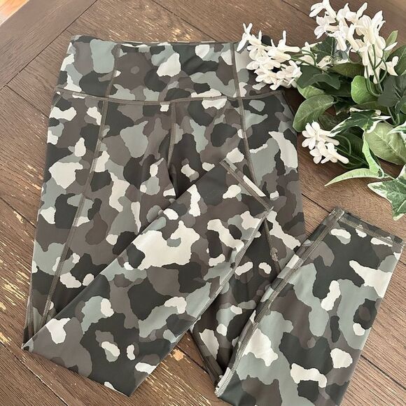 Athleta Lightning Camo 7/8 Tight Green Gray High Rise  w/ Pockets Size small - Picture 1 of 10